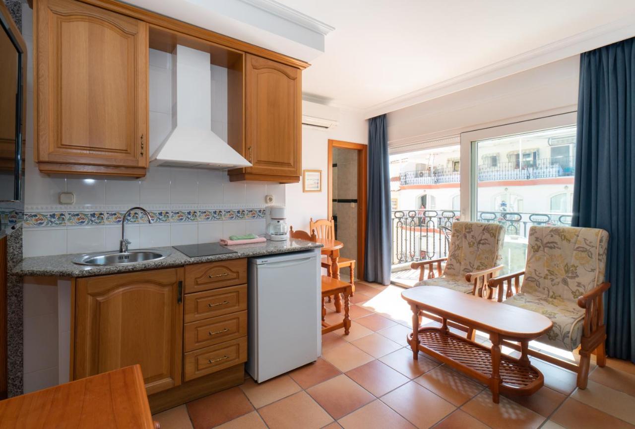 Apartamentos Leonor Carihuela Торемолинос Екстериор снимка