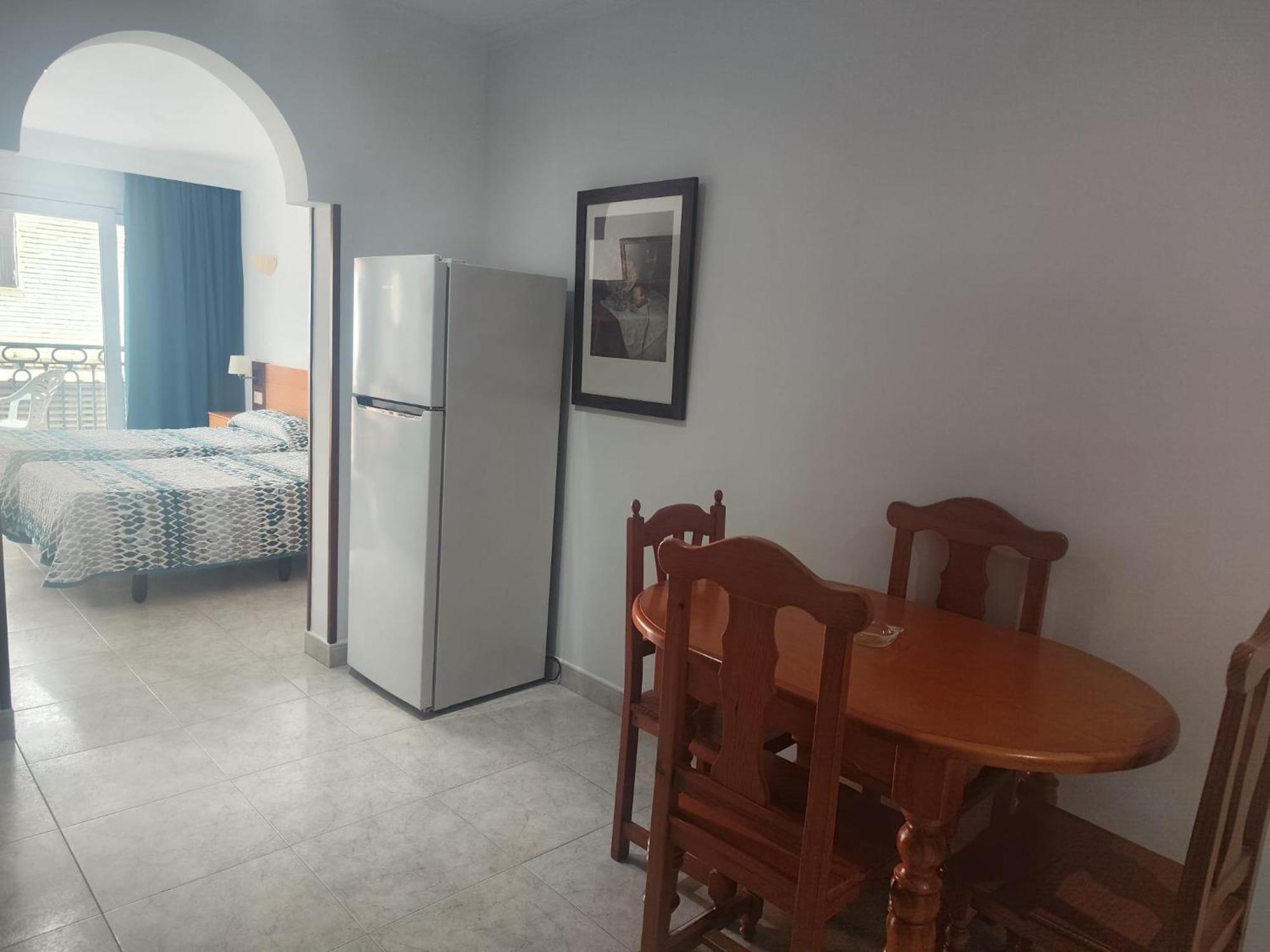 Apartamentos Leonor Carihuela Торемолинос Екстериор снимка