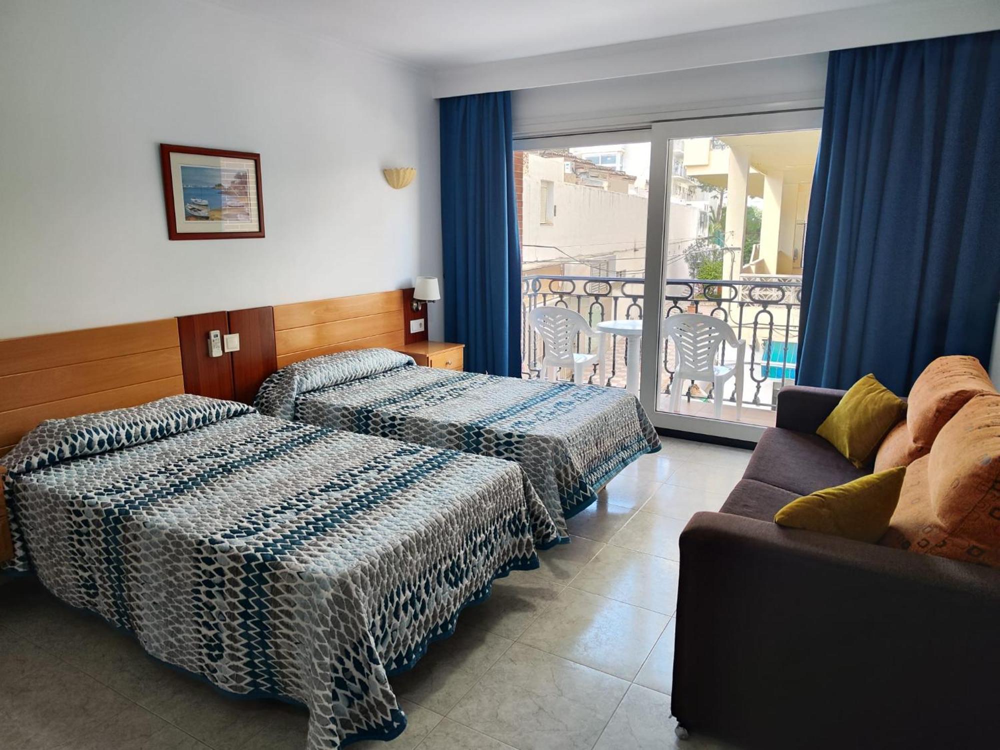 Apartamentos Leonor Carihuela Торемолинос Екстериор снимка