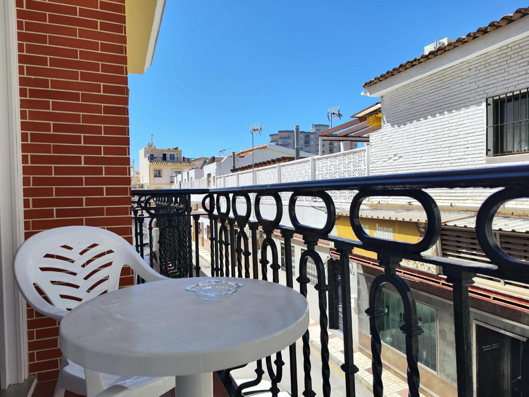 Apartamentos Leonor Carihuela Торемолинос Екстериор снимка