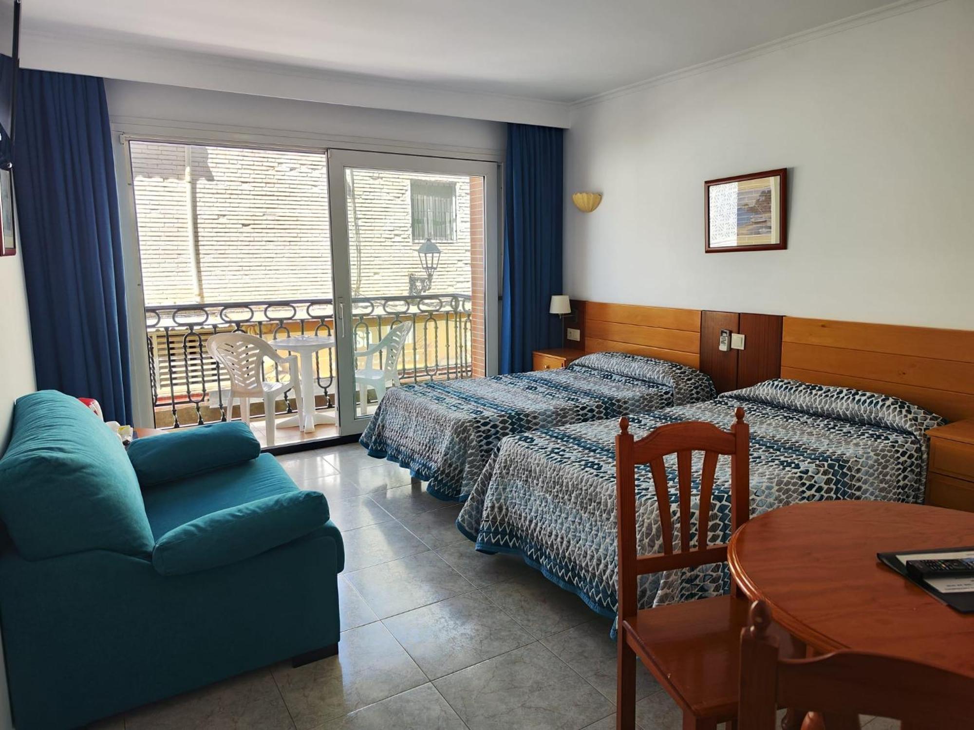 Apartamentos Leonor Carihuela Торемолинос Екстериор снимка