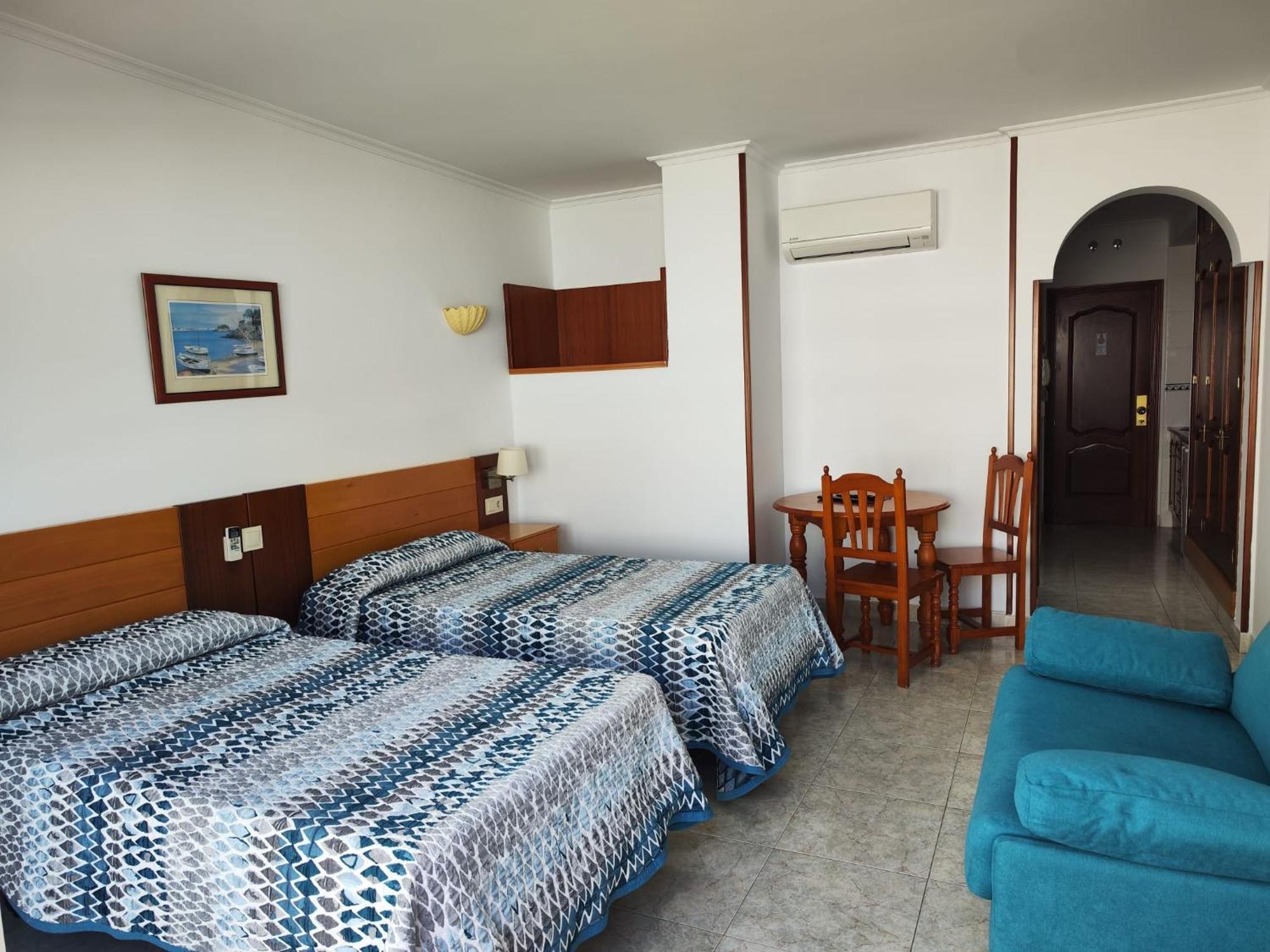 Apartamentos Leonor Carihuela Торемолинос Екстериор снимка