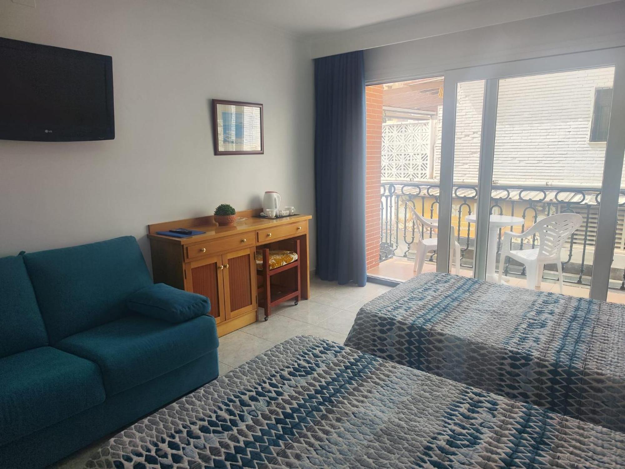 Apartamentos Leonor Carihuela Торемолинос Стая снимка