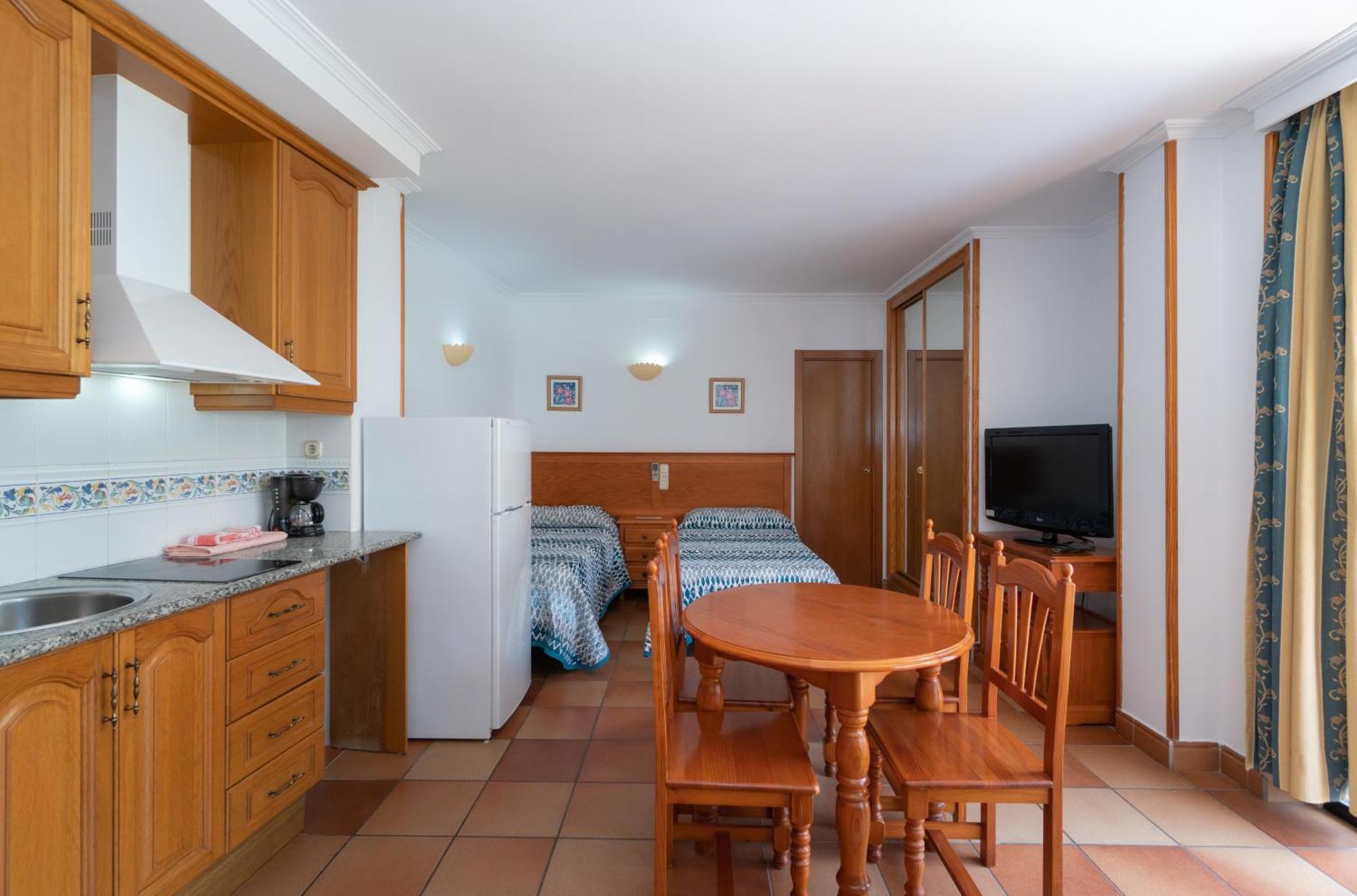 Apartamentos Leonor Carihuela Торемолинос Стая снимка