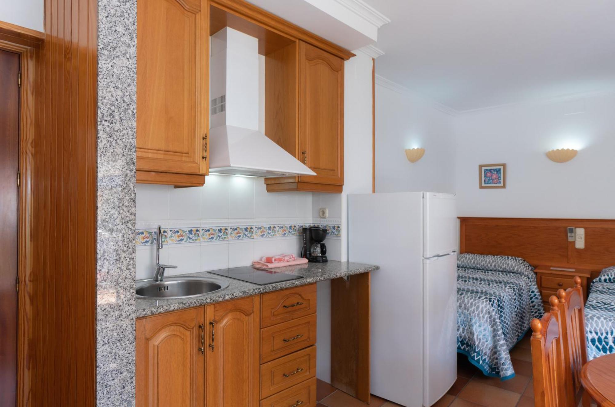 Apartamentos Leonor Carihuela Торемолинос Стая снимка
